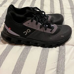 On cloud sneaker size US women’s size 9 worn once